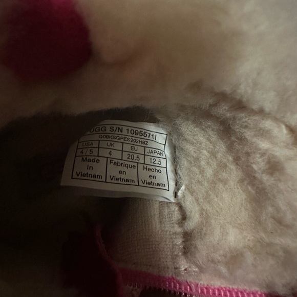 Size 4/5  pink baby Ugg boots - Picture 5 of 5